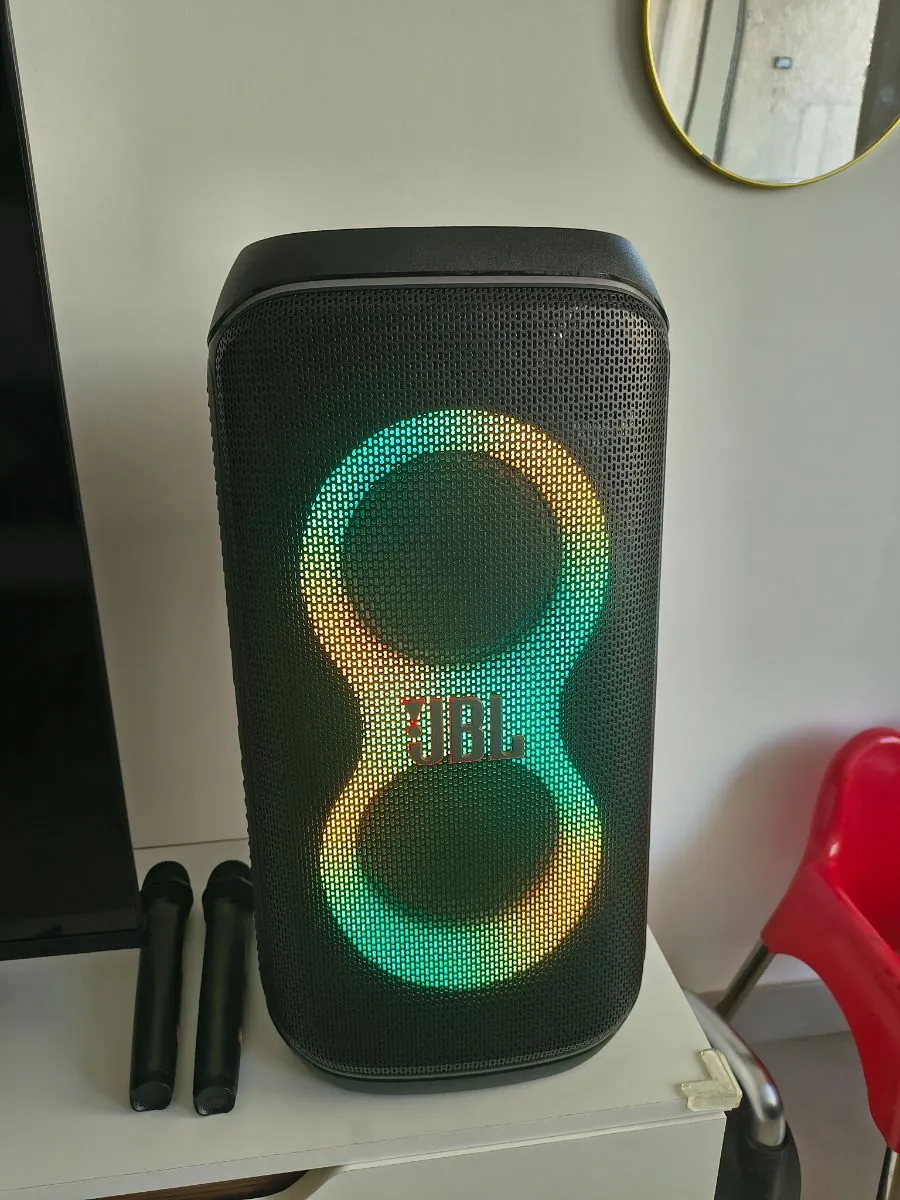 JBL party speakers with 2 mics on rent