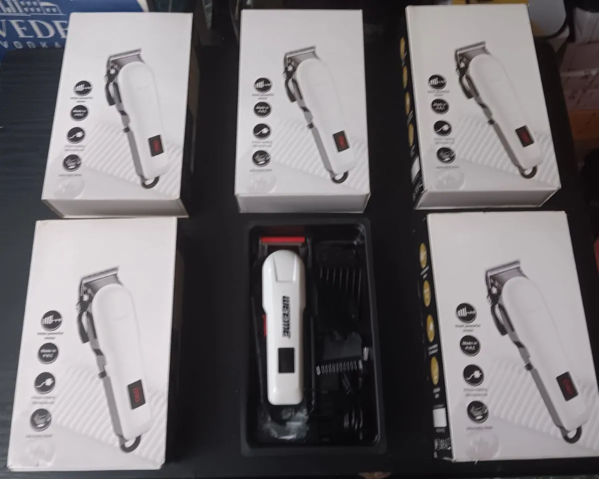 WEE MEE CORDLESS AJUSTABLE HAIR CLIPPERS 