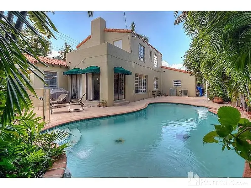 Magnificient Pool Home On Miami Beach