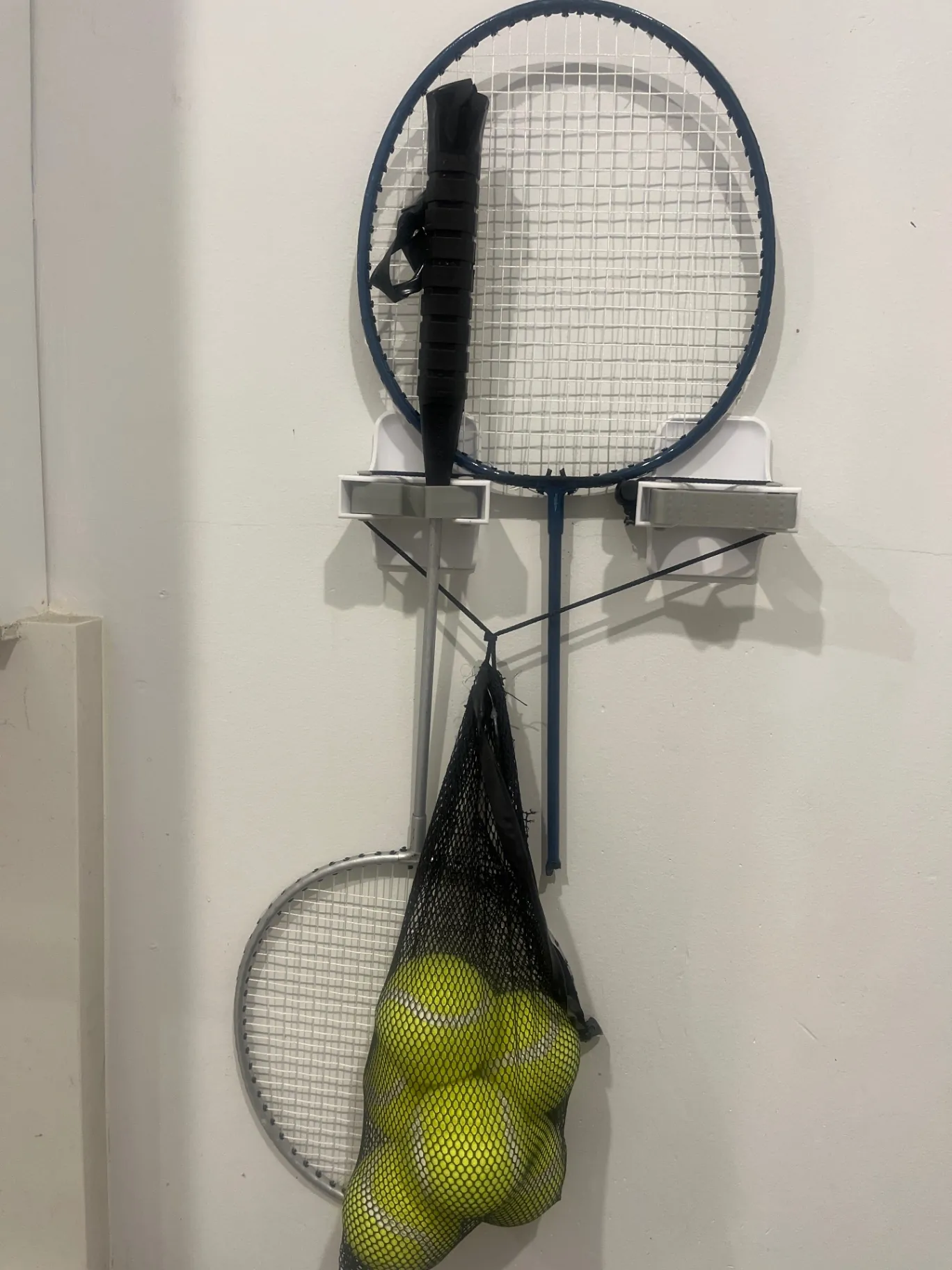 Tennis rack/ tennis balls 