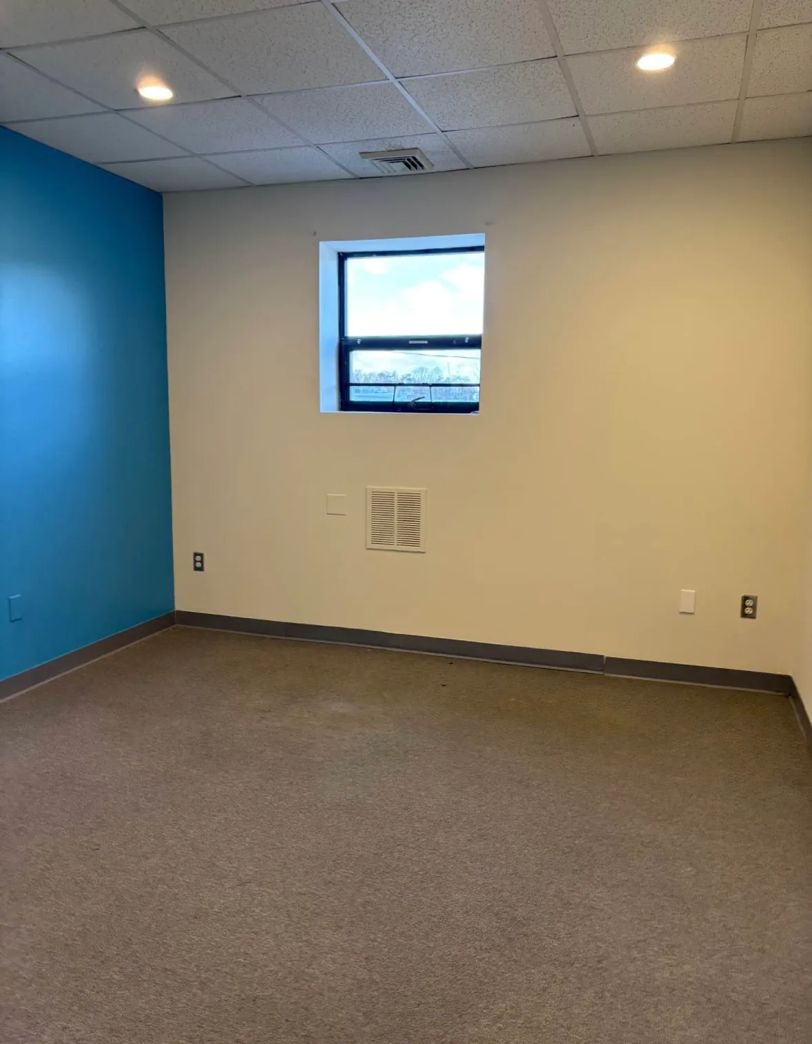 Office room for rent