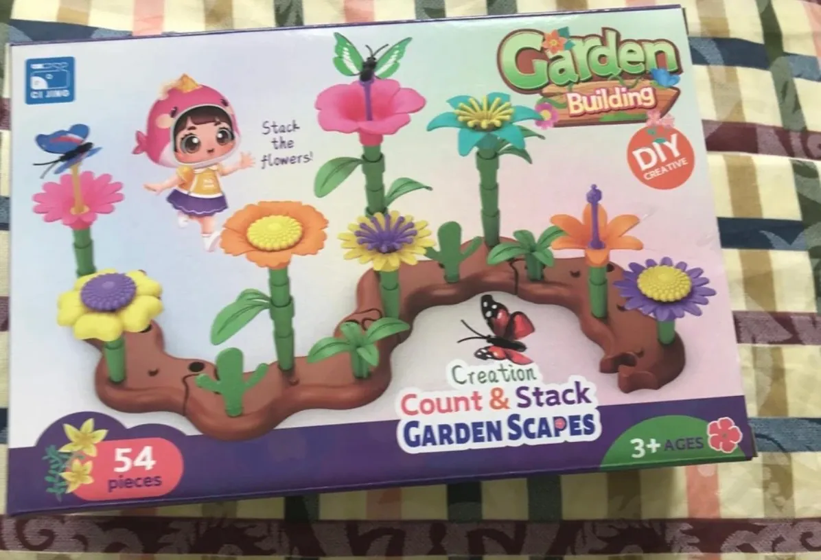 Flower Garden Building Set — 54 Pieces