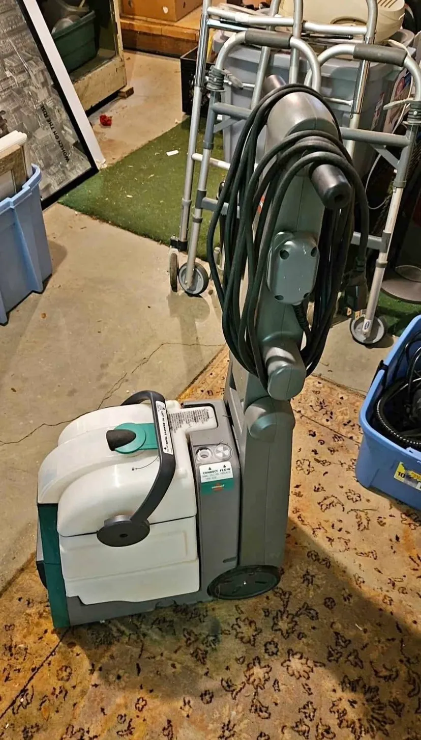 Bissell Commercial Carpet Cleaner